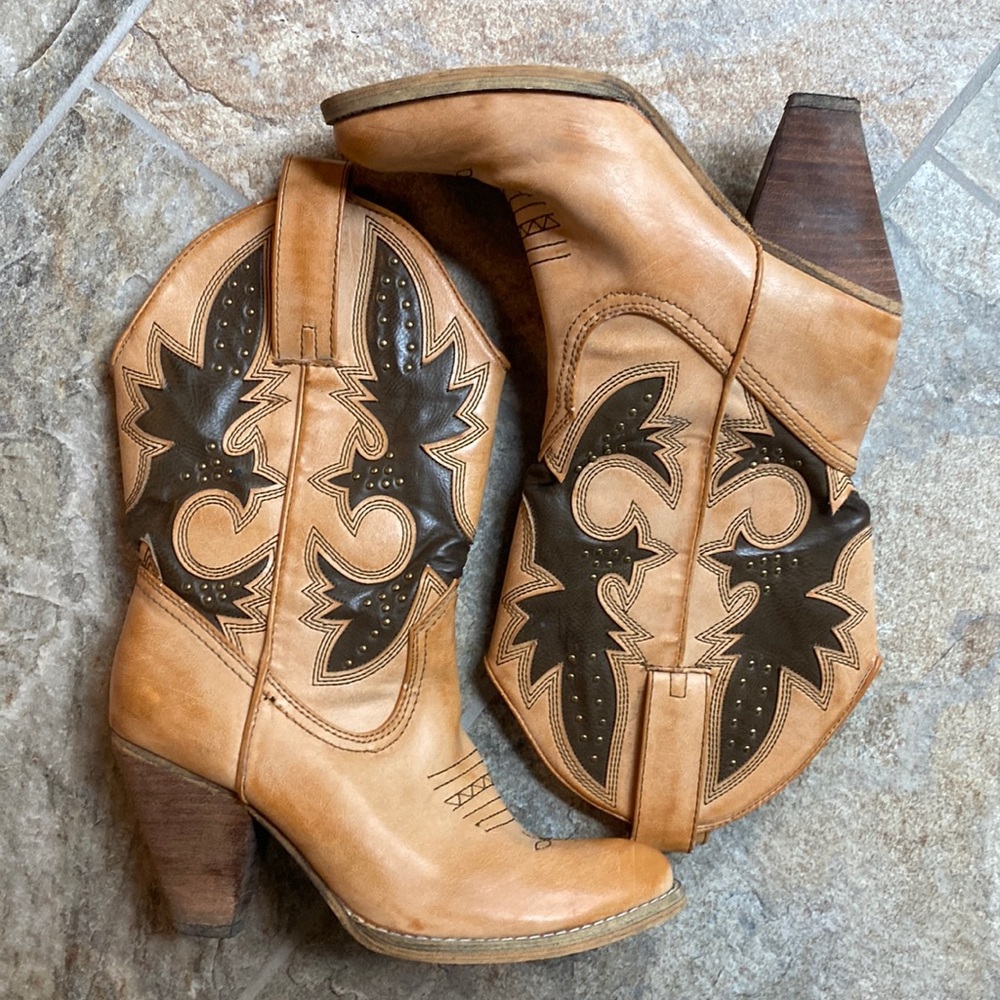 Western Style cowgirl Boots Size 7
